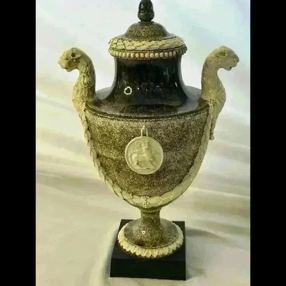 Wedgwood Other - 18th Century H Palmer Bentley Wedgewood English Porcelain Urn (see History)